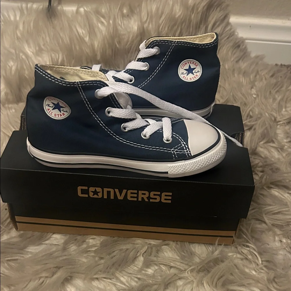 New in box kids Converse Navy High-Top Sneakers size 10